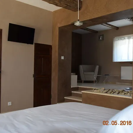 Chambres D'hotes La Ferme Du Gros Noyer Bed and Breakfast 2*